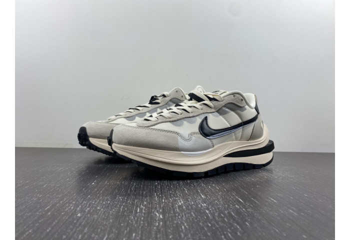 NIKE Sacai x VaporWaffle “Tour Yellow ” DD1875-101