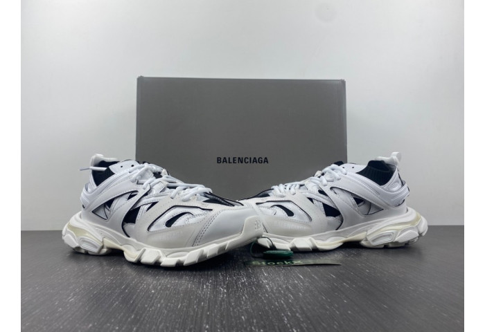 Ba*len*cia*ga track trainer