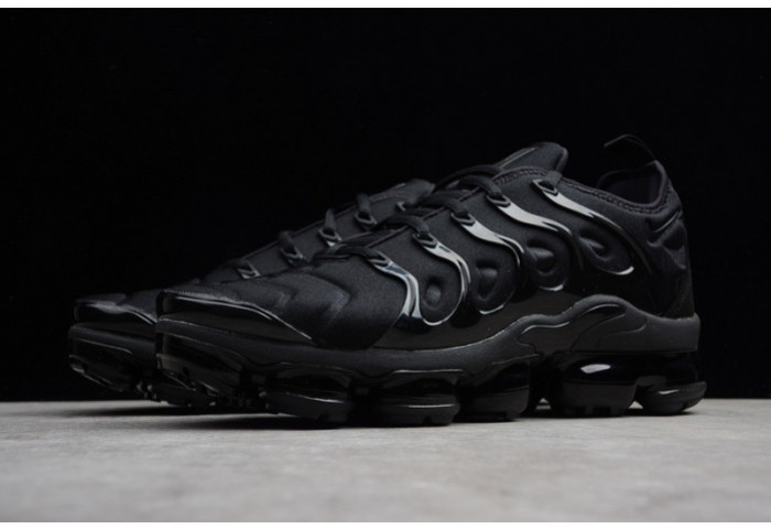 NIKE AIR VAPORMAX PLUS TRIPLE BLACK 924453-004