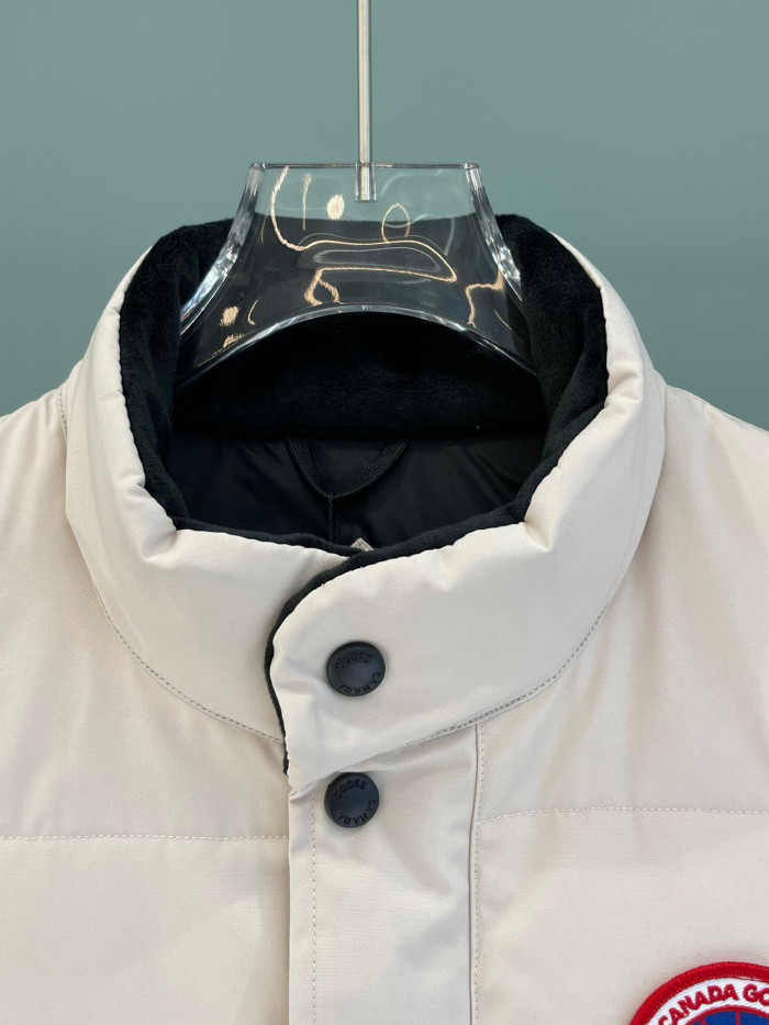 Can*a Go*e down waistcoat