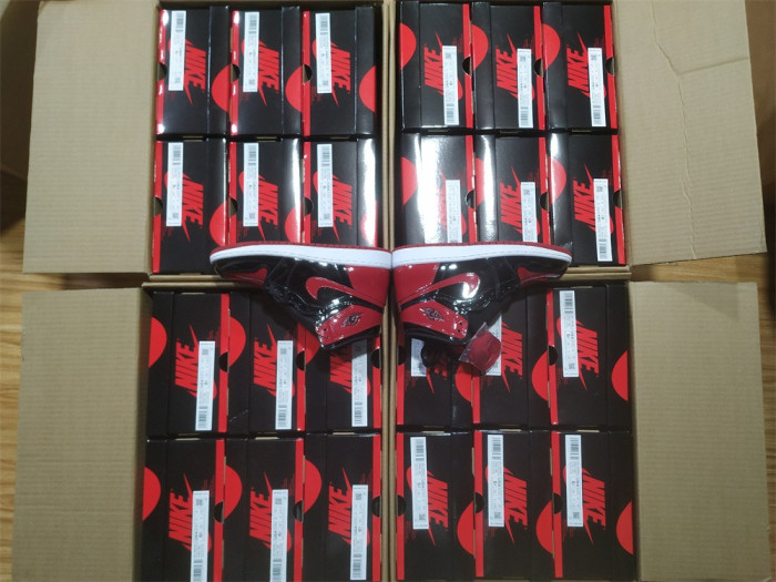 Air Jordan 1 High OG “Bred Patent” 555088-063