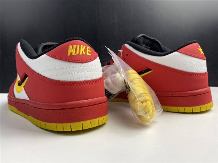Nike SB Dunk Low “Vietnam 25th Anniversary” 309242-307