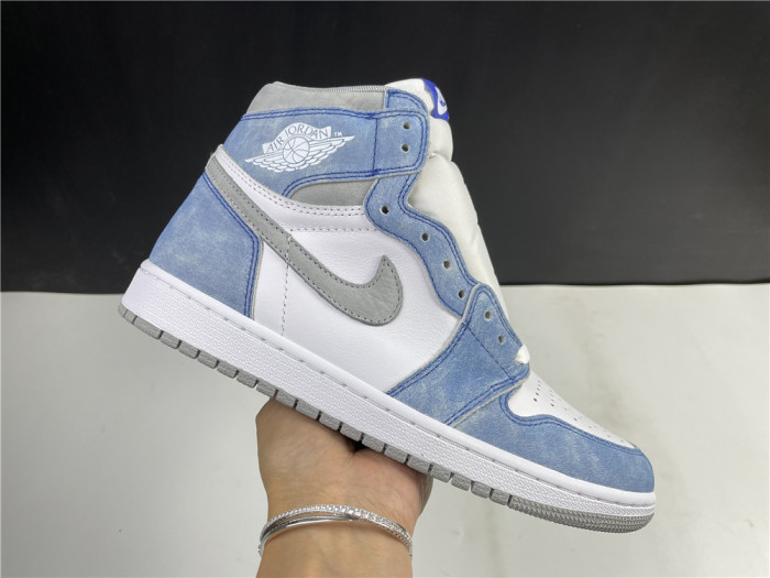 Jordan 1 Retro High OG Hyper Royal 555088-402