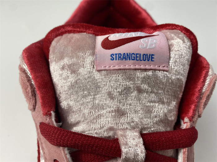 Nike SB Dunk Low StrangeLove Skateboards (Regular Box) CT2552-800