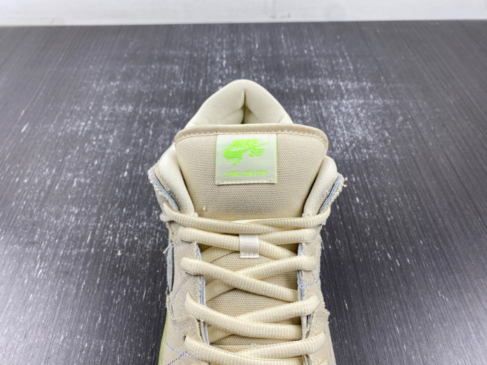 Nike Dunk SB Low Mummy DM0774-111