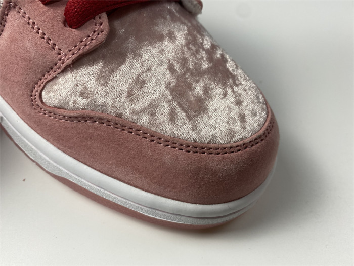 Nike SB Dunk Low StrangeLove Skateboards (Regular Box) CT2552-800