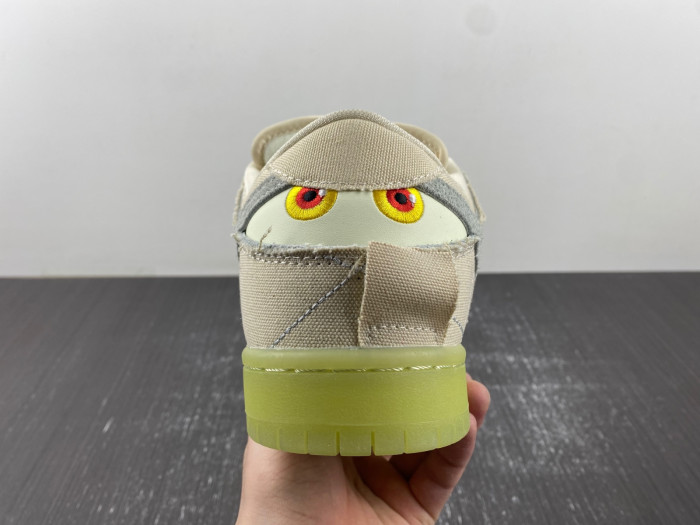Nike Dunk SB Low Mummy DM0774-111