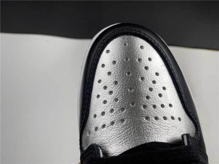 Jordan 1 Retro High Silver Toe  CD0461-001