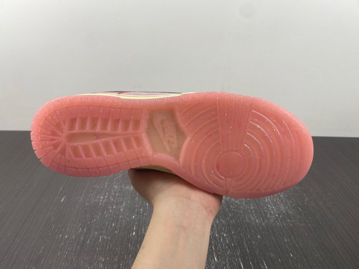 Nike Dunk Low “Barbie” FN8927-621