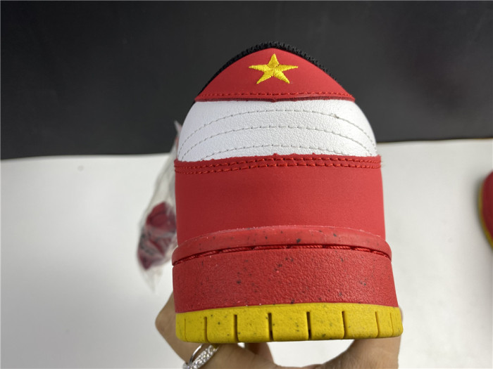 Nike SB Dunk Low “Vietnam 25th Anniversary” 309242-307