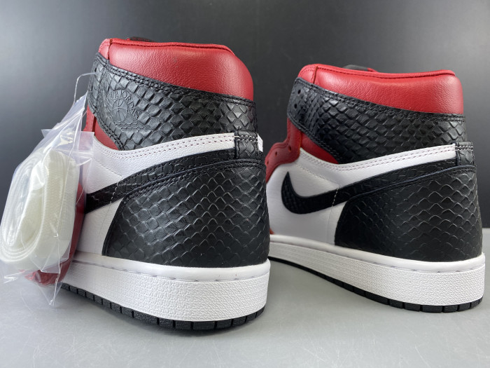 Jordan 1 Retro High Satin Snake Chicago (W) CD0461-601