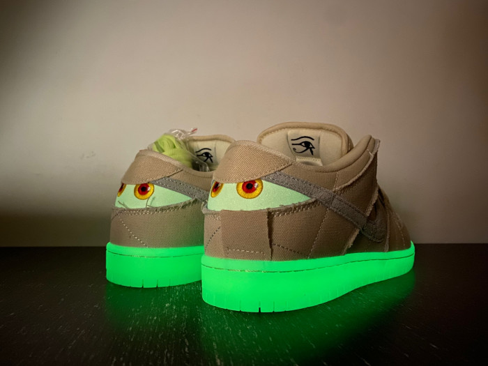 Nike Dunk SB Low Mummy DM0774-111