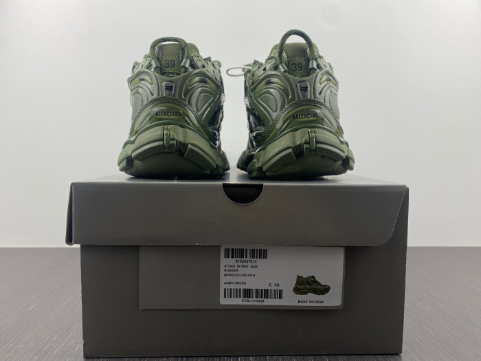 Ba*len*cia*ga runner sneaker