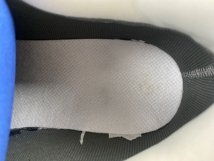 Moncler Trailgrip Gore-Tex Off-White