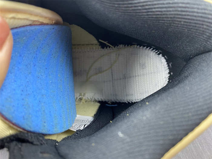 Dunk High DD9404-700