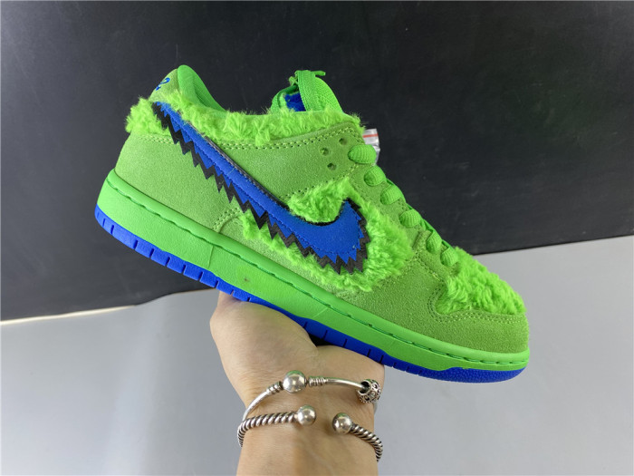 GRATEFUL DEAD X NIKE SB DUNK LOW “GREEN BEAR” CJ5378-300