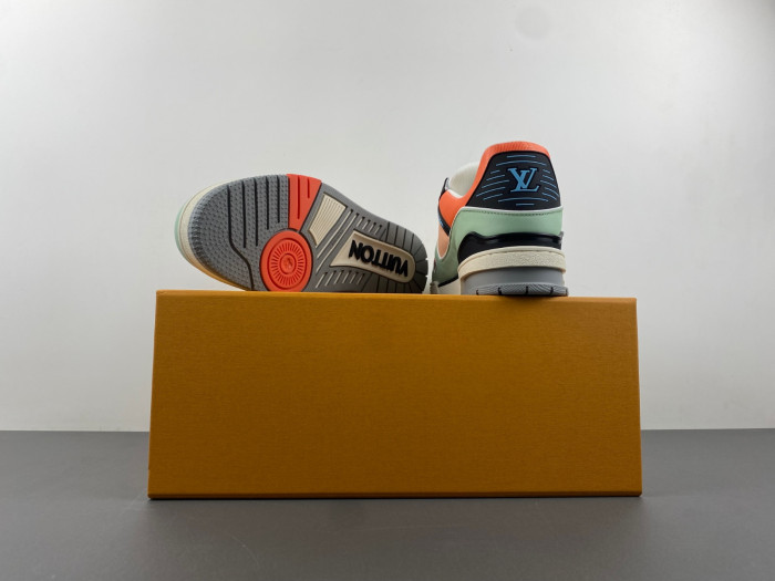 l**is V*t*n lv trainer