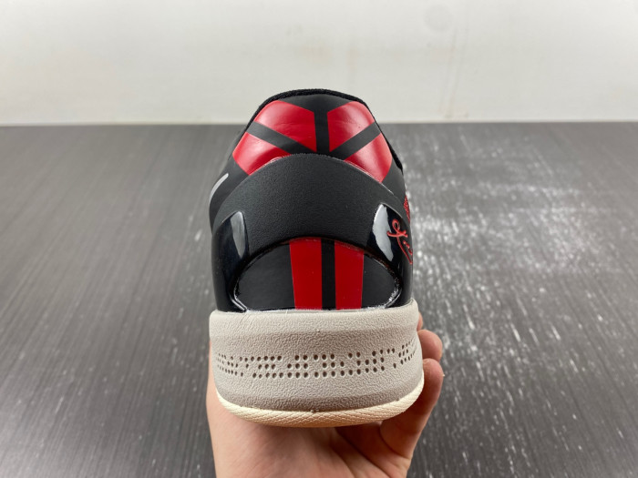 NNIKE Kobe 8 System "Milk Snake" 555035-601