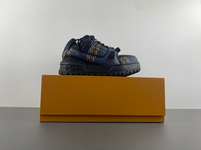 l**is V*t*n lv trainer