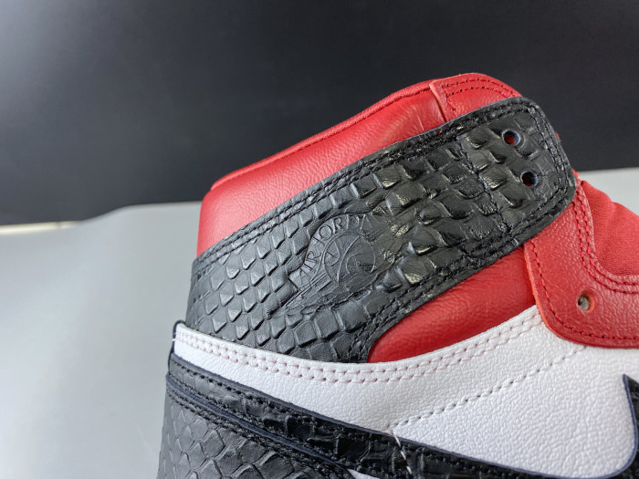 Jordan 1 Retro High Satin Snake Chicago (W) CD0461-601