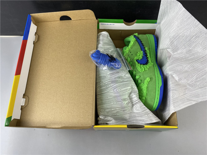 GRATEFUL DEAD X NIKE SB DUNK LOW “GREEN BEAR” CJ5378-300