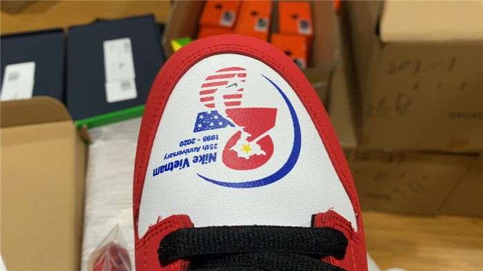Nike SB Dunk Low “Vietnam 25th Anniversary” 309242-307