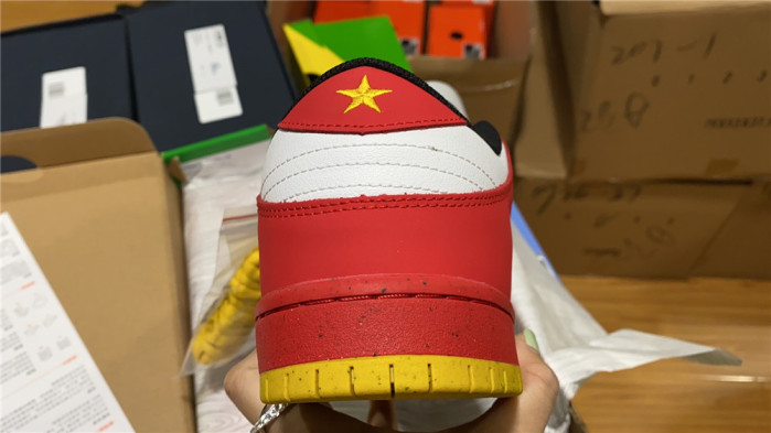 Nike SB Dunk Low “Vietnam 25th Anniversary” 309242-307