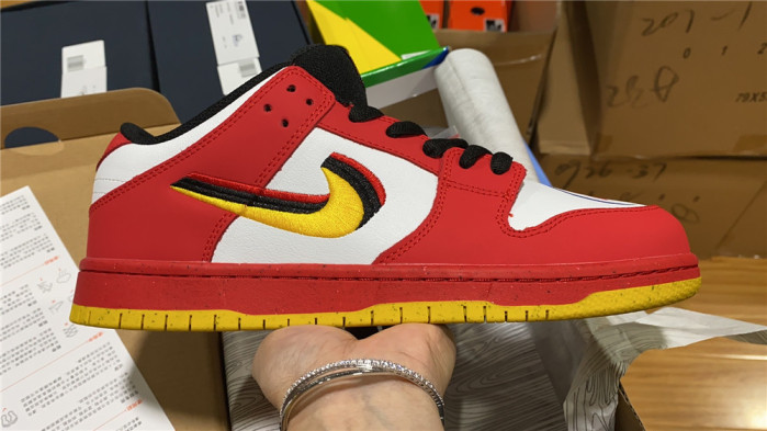 Nike SB Dunk Low “Vietnam 25th Anniversary” 309242-307