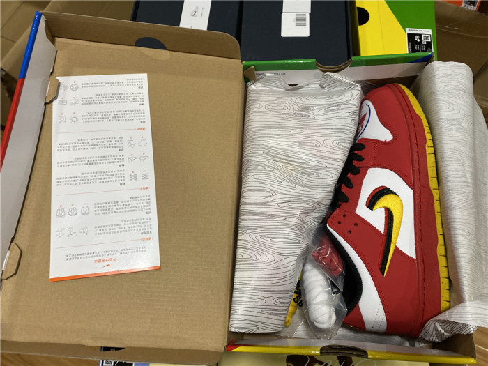 Nike SB Dunk Low “Vietnam 25th Anniversary” 309242-307