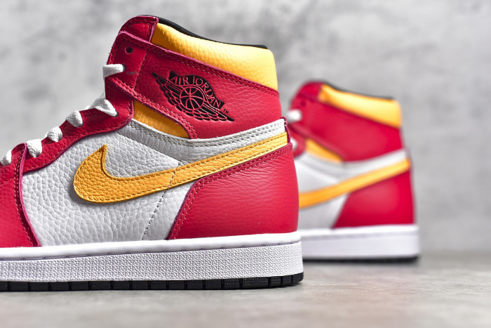 Jordan 1 Retro High OG Light Fusion Red 555088-603