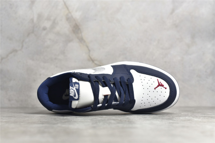 Jordan 1 Low SB Midnight Navy CJ7891-400