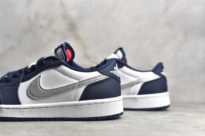 Jordan 1 Low SB Midnight Navy CJ7891-400