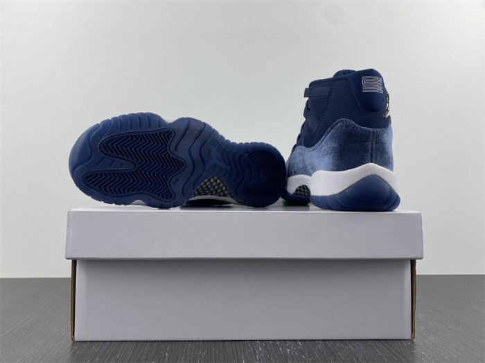 AIR JORDAN 11 VELVET “MIDNIGHT NAVY” AR0715-441