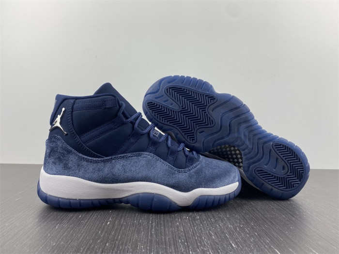 AIR JORDAN 11 VELVET “MIDNIGHT NAVY” AR0715-441