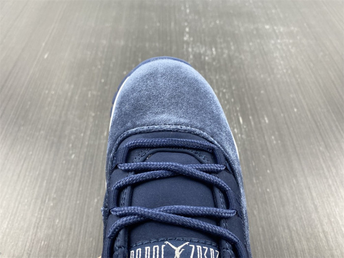 AIR JORDAN 11 VELVET “MIDNIGHT NAVY” AR0715-441