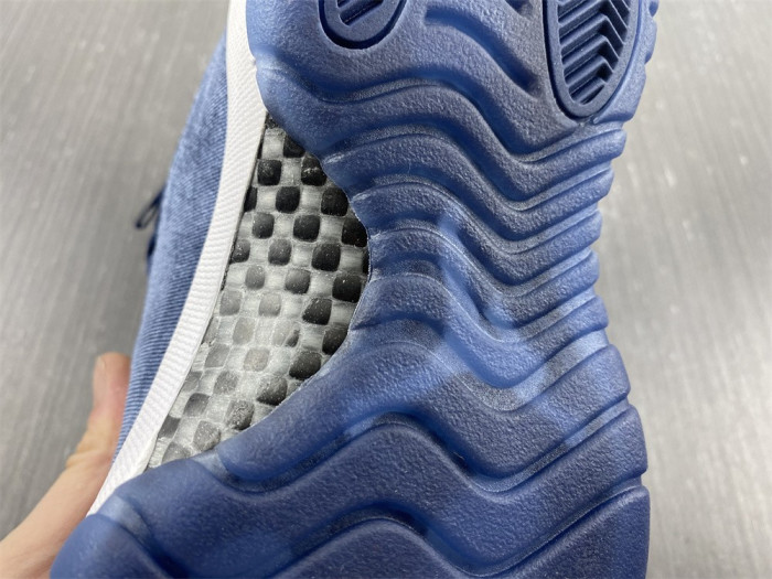 AIR JORDAN 11 VELVET “MIDNIGHT NAVY” AR0715-441