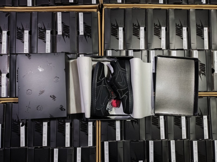 Travis Scott x Air Jordan 1 Low OG DM7866-001