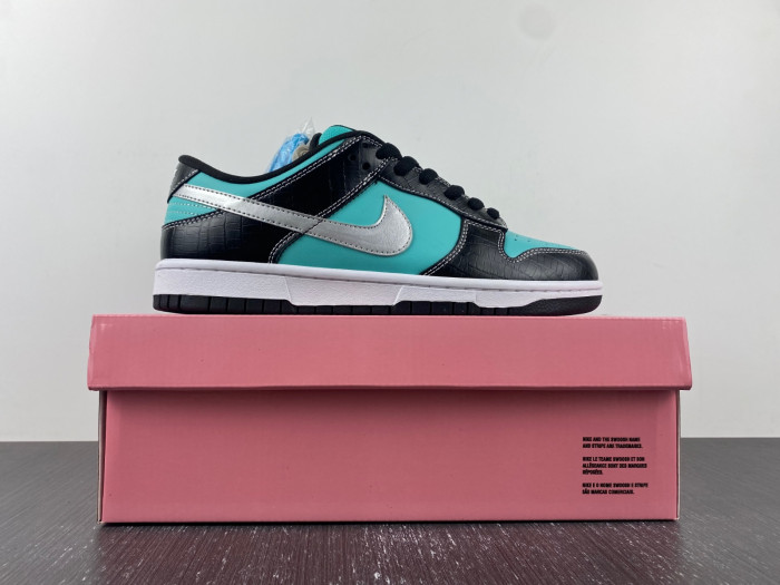 Nike Dunk SB Low D**nd Supply Co. "T**fany" 304292-402