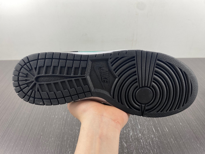 Nike Dunk SB Low D**nd Supply Co. "T**fany" 304292-402