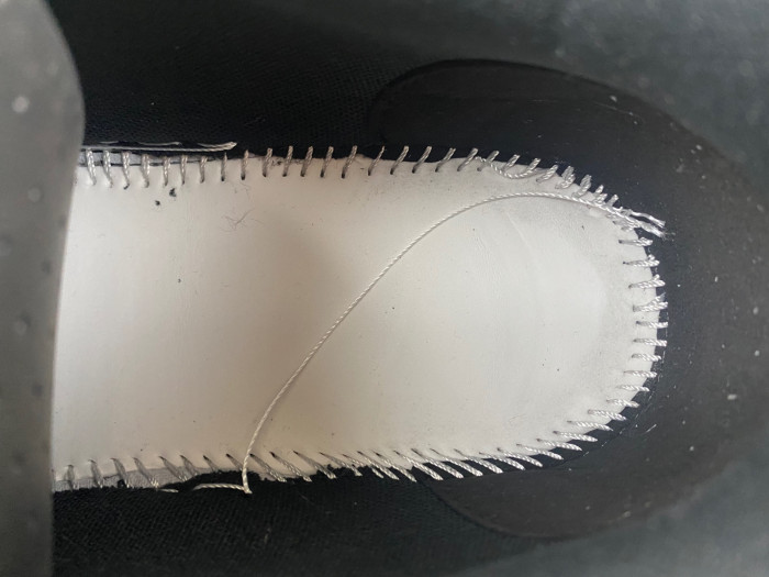 OFF-WHITE OUT OF OFFICE OW000003