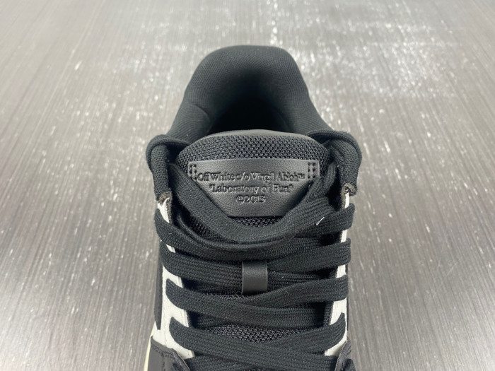 OFF-WHITE OUT OF OFFICE OW000003