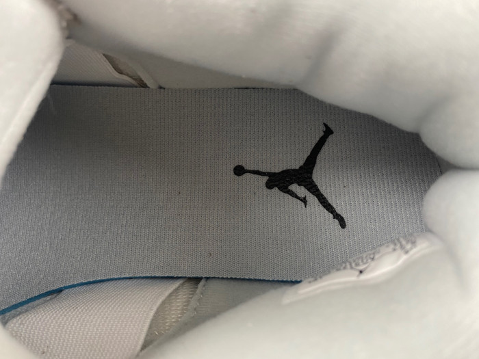 Air Jordan 4 WMNS “Frozen Moments” AQ9129-001