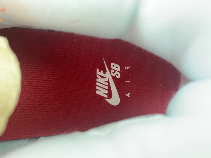 NIKE SB X AIR JORDAN 4 DR5415-108