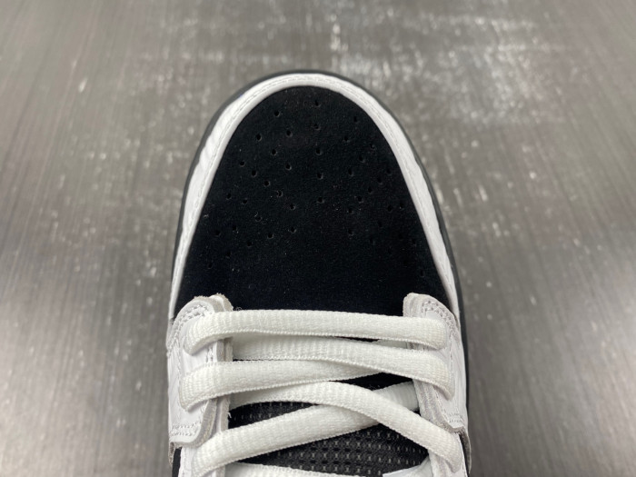 Nike SB Dunk Low TIGHTBOOTH FD2629-100