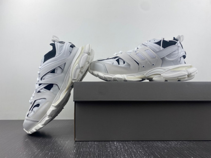 Ba*len*cia*ga track trainer