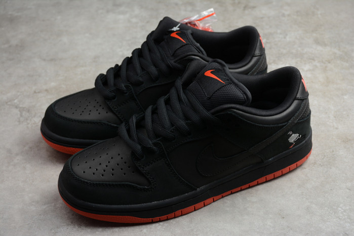 Nike Dunk SB Low “Pigeon”    883232-008