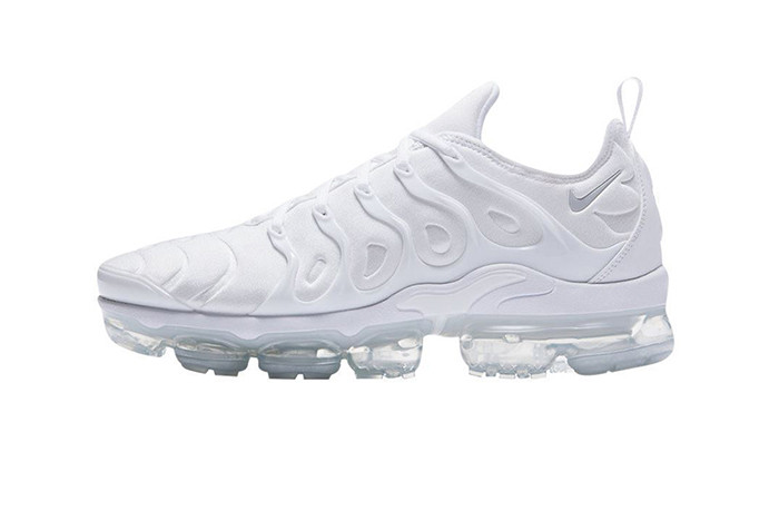 NIKE AIR VAPORMAX PLUS TRIPLE BLACK 924453-004