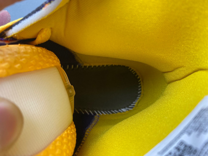 Kobe 9 Elite “Team” 630847-500