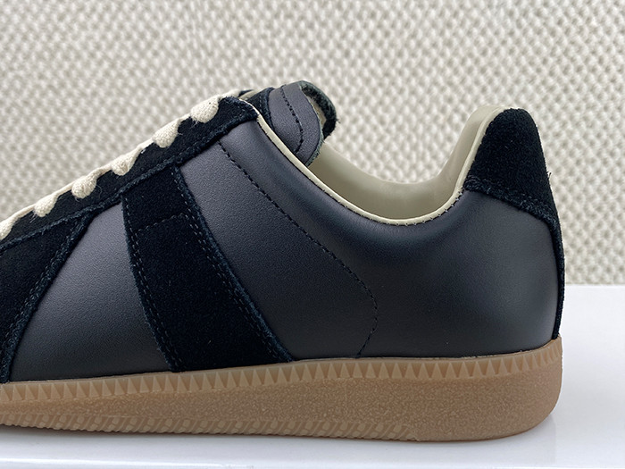 ma*s*n Ma*i*la calfskin sneakers