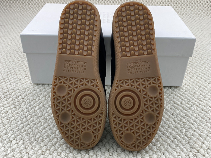 ma*s*n Ma*i*la calfskin sneakers